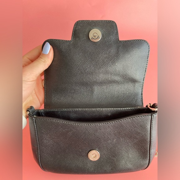 🚫SOLD🚫 FERRAGAMO
Leather Chain Link Crossbody Bag - Picture 11 of 12